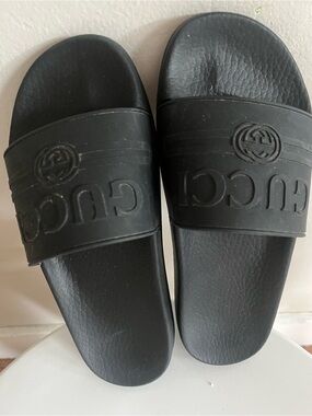 Gucci Pursuit Black Embossed Logo Rubber Slides. Size 37.